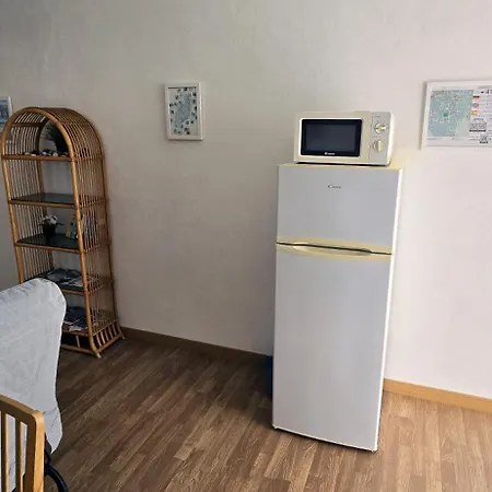 Casa Roja 2 - Quiet Resort, Central, Parking Apartment