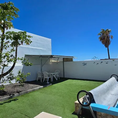Casa Roja 2 - Quiet Resort, Central, Parking Apartment
